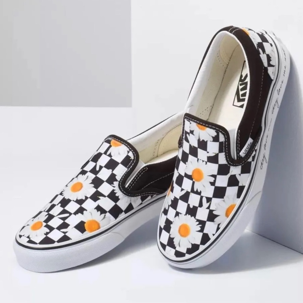Vans Women’s Classic Slip-On  "Love Me/Love Me Not" Checker Daisy  VN0A5JMHB0B - Picture 7 of 11